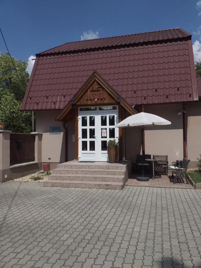 Kata Panzio Hotel Oroszlány Exterior foto