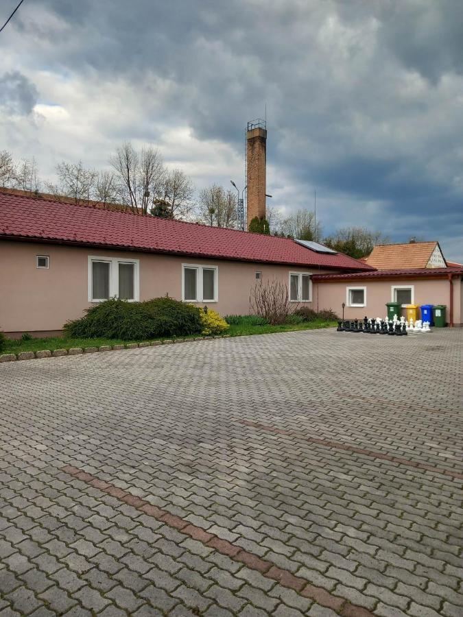 Kata Panzio Hotel Oroszlány Exterior foto