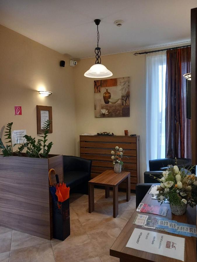 Kata Panzio Hotel Oroszlány Exterior foto