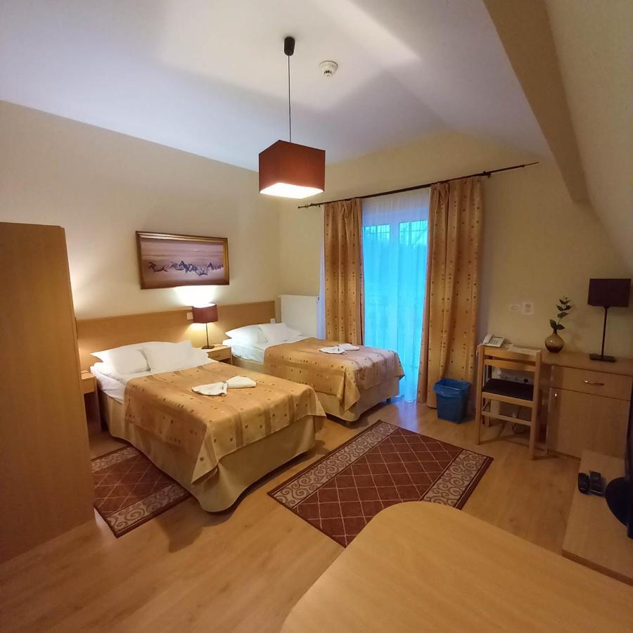 Kata Panzio Hotel Oroszlány Exterior foto