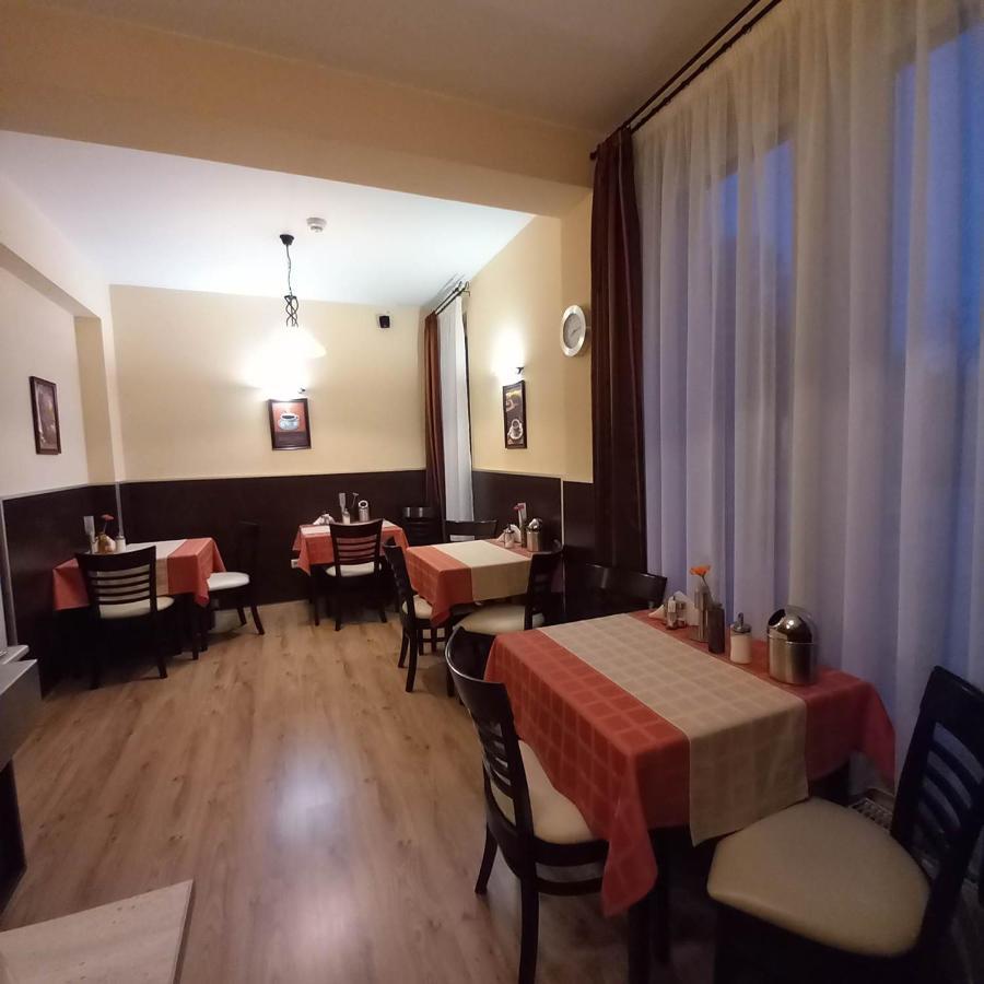Kata Panzio Hotel Oroszlány Exterior foto